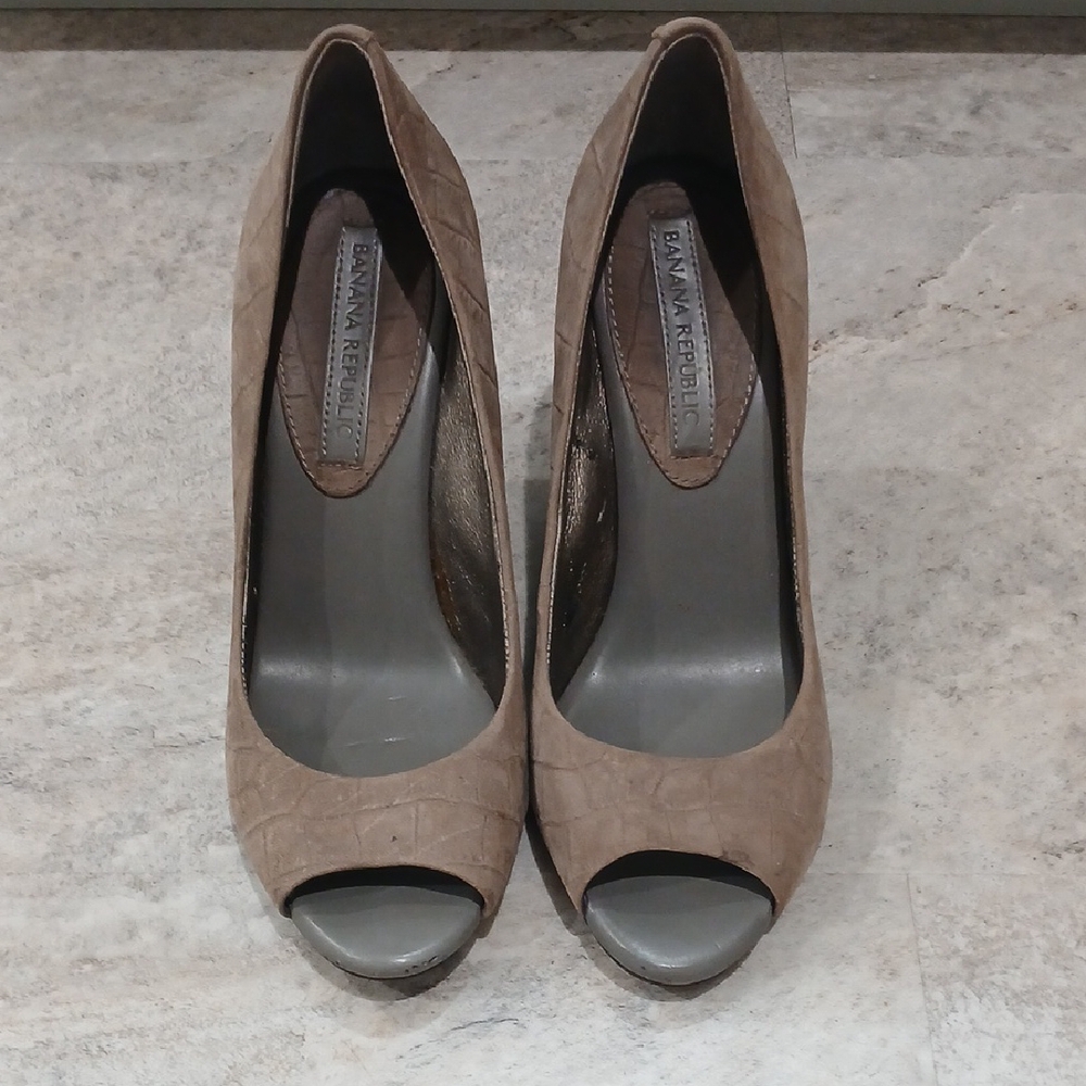 Banana Republic Women's Tan Peep-Toe Heels